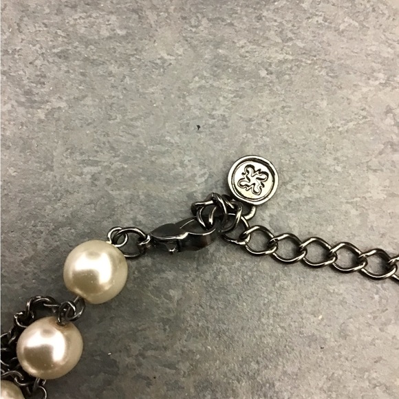 NWOT Beautiful faux Pearl Necklace with Silver dangling design Approximately 11” - Picture 3 of 3